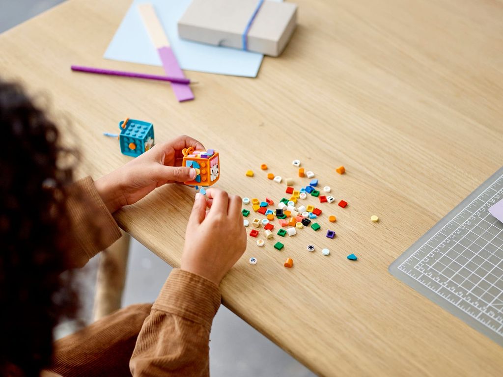 LEGO® DOTS Extra DOTS - Series 4 gameplay