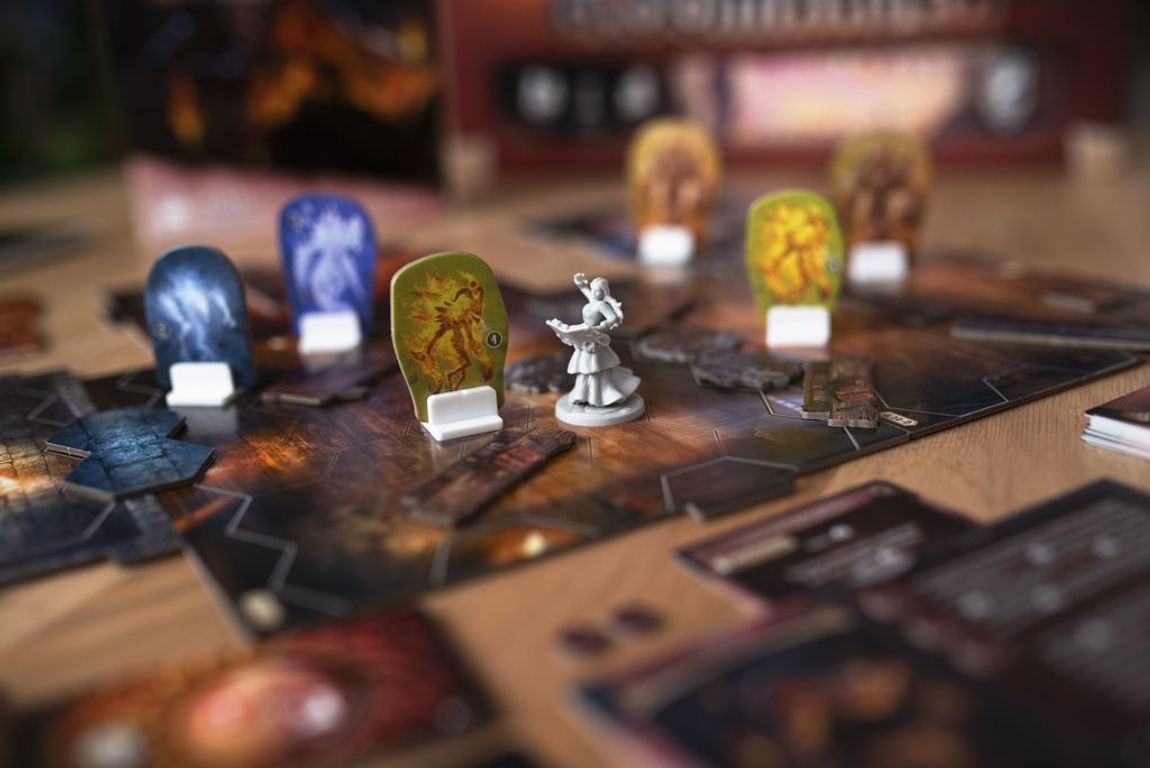 Gloomhaven: Mercenary Pack – Hail, Irritable Enchanter komponenten