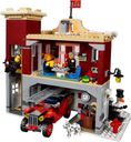 LEGO® Icons La caserne des pompiers du village d'hiver intérieur