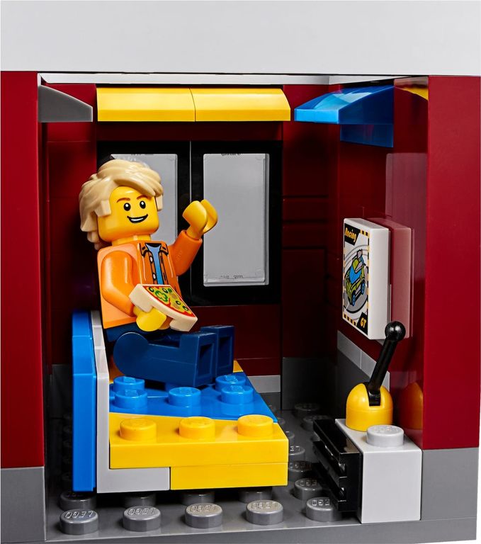 LEGO® Creator Modular Skate House minifigures