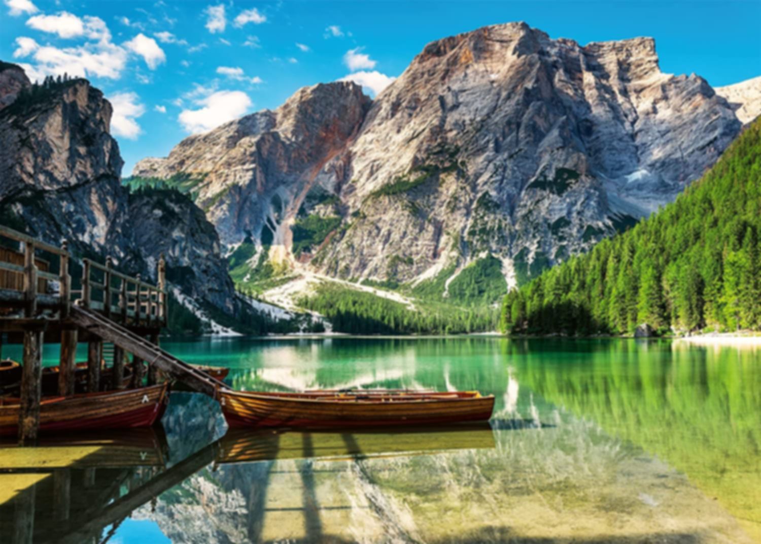 Lac de Braies dans les Dolomites, Italie