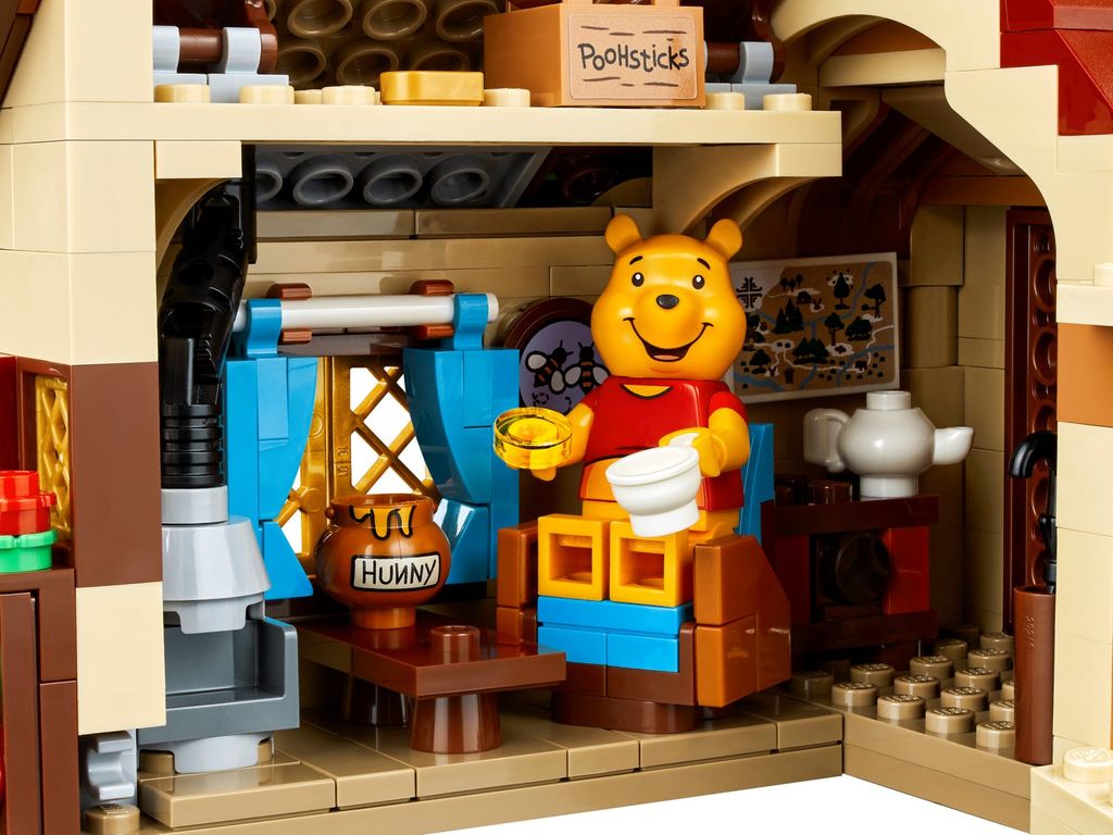LEGO® Ideas Winnie the Pooh minifigures
