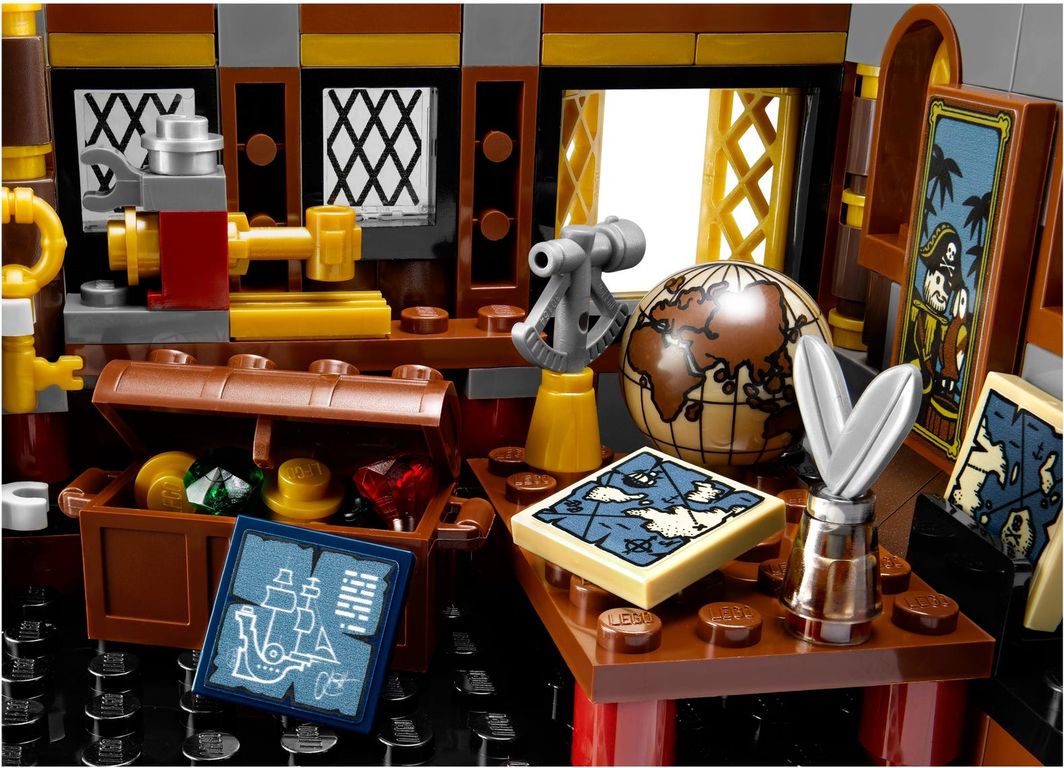 LEGO® Movie MetalBeard's Sea Cow interior