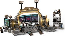 LEGO® DC Superheroes Batcave™: The Riddler™ Face-off gameplay