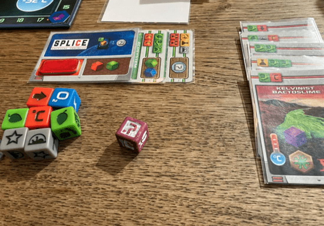 Terraforming Mars: The Dice Game – Missions components