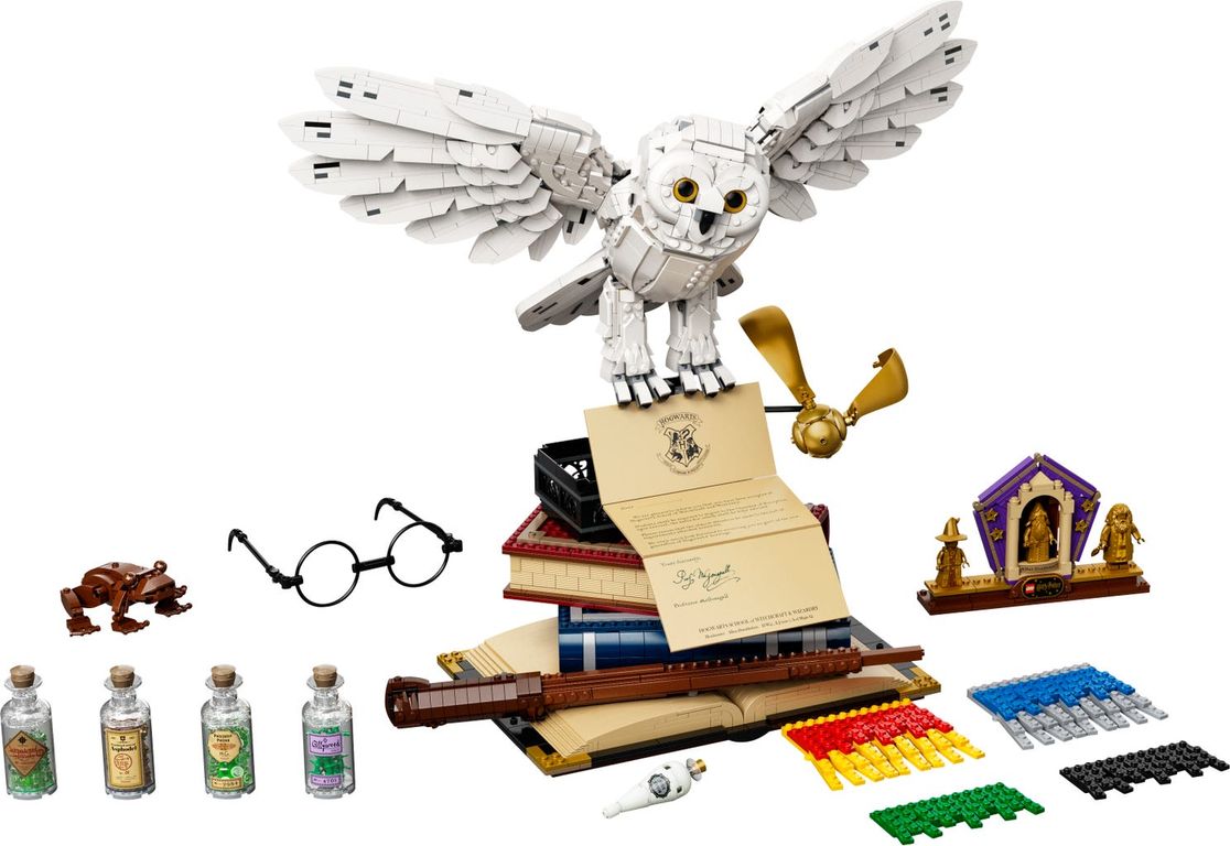 LEGO® Harry Potter™ Hogwarts™ Icons - Collectors' Edition components