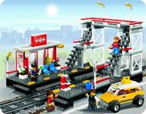 LEGO® City Train Station gameplay