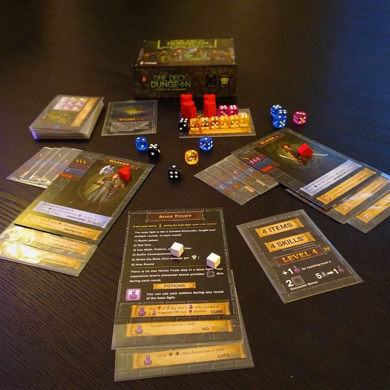 One Deck Dungeon: Forêt des Ombres composants