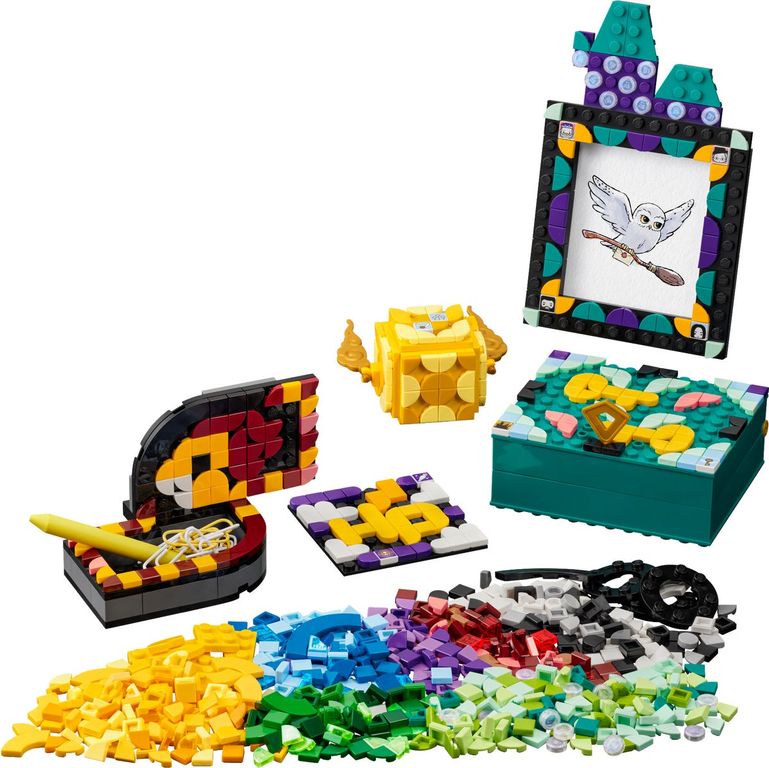 LEGO® DOTS Kit da scrivania di Hogwarts™ componenti