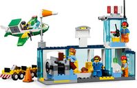 LEGO® Juniors City Central Airport gameplay