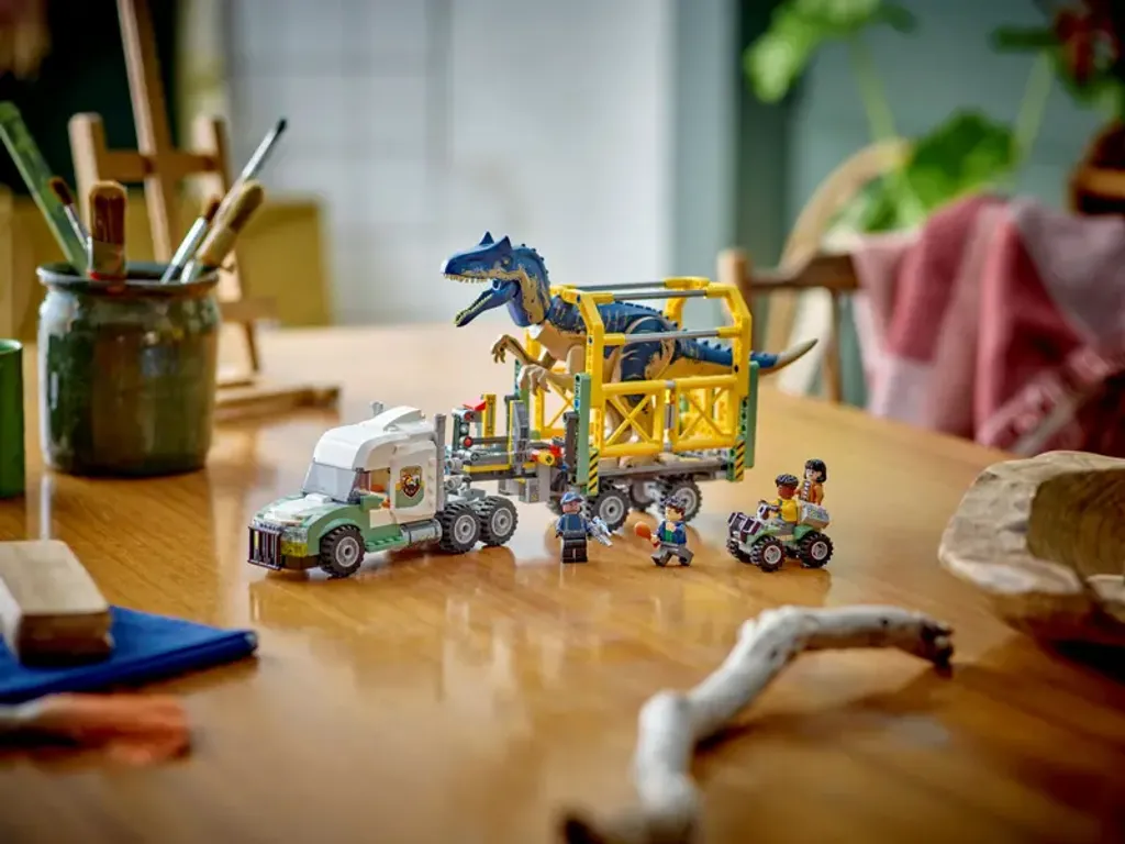 LEGO® Jurassic World Misiones Dinosaurio: Camión de Transporte del Allosaurus