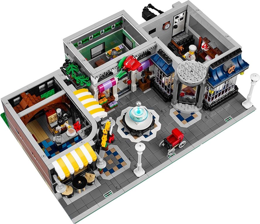 LEGO® Icons Assembly Square interior