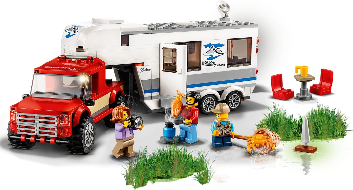 LEGO® City Pickup & Caravan gameplay