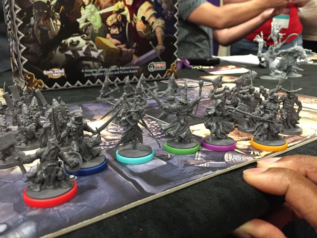 Massive Darkness miniatures