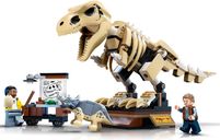 LEGO® Jurassic World Exposición del Dinosaurio T. rex Fosilizado jugabilidad