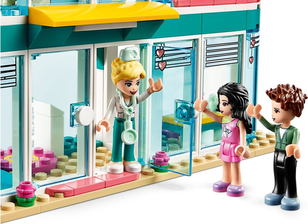 LEGO® Friends L'ospedale di Heartlake City gameplay