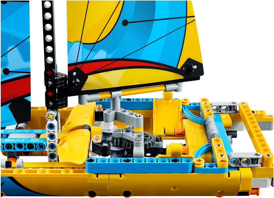 LEGO® Technic Le yacht de compétition intérieur