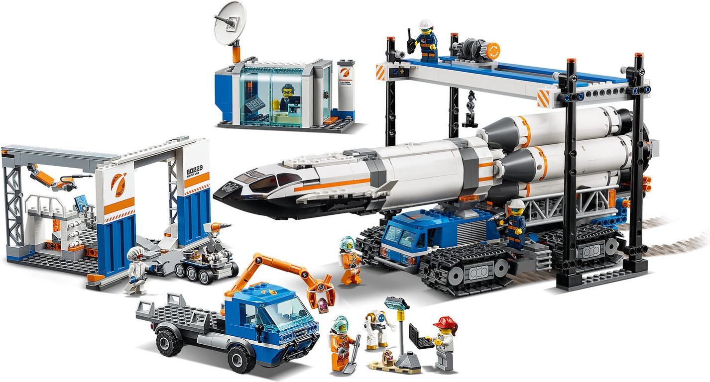 LEGO® City Ensamblaje y Transporte del Cohete jugabilidad