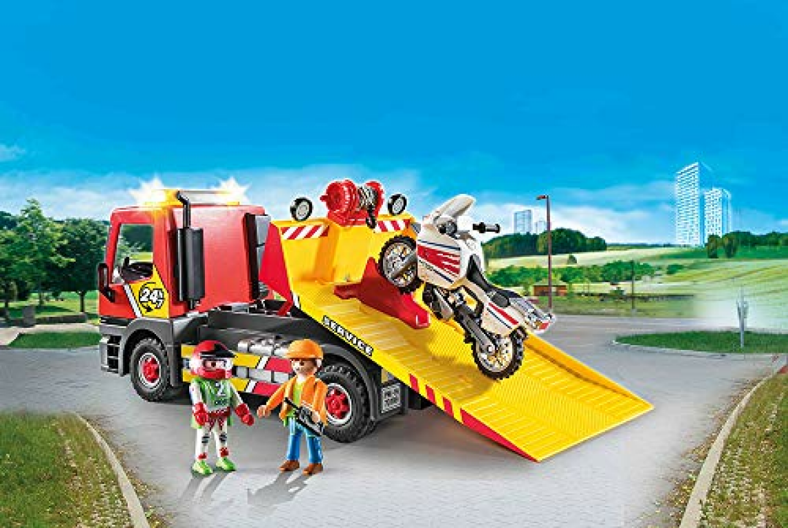 Playmobil® City Life Towing Service