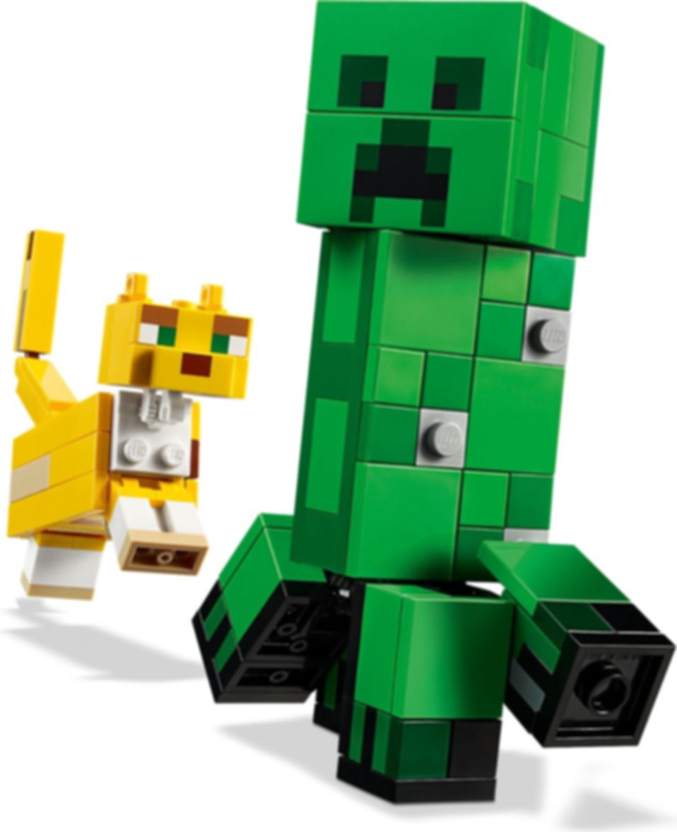 LEGO® Minecraft BigFig Creeper™ and Ocelot gameplay