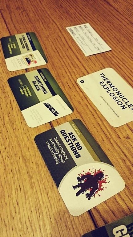 Machine of Death: The Game of Creative Assassination cartas