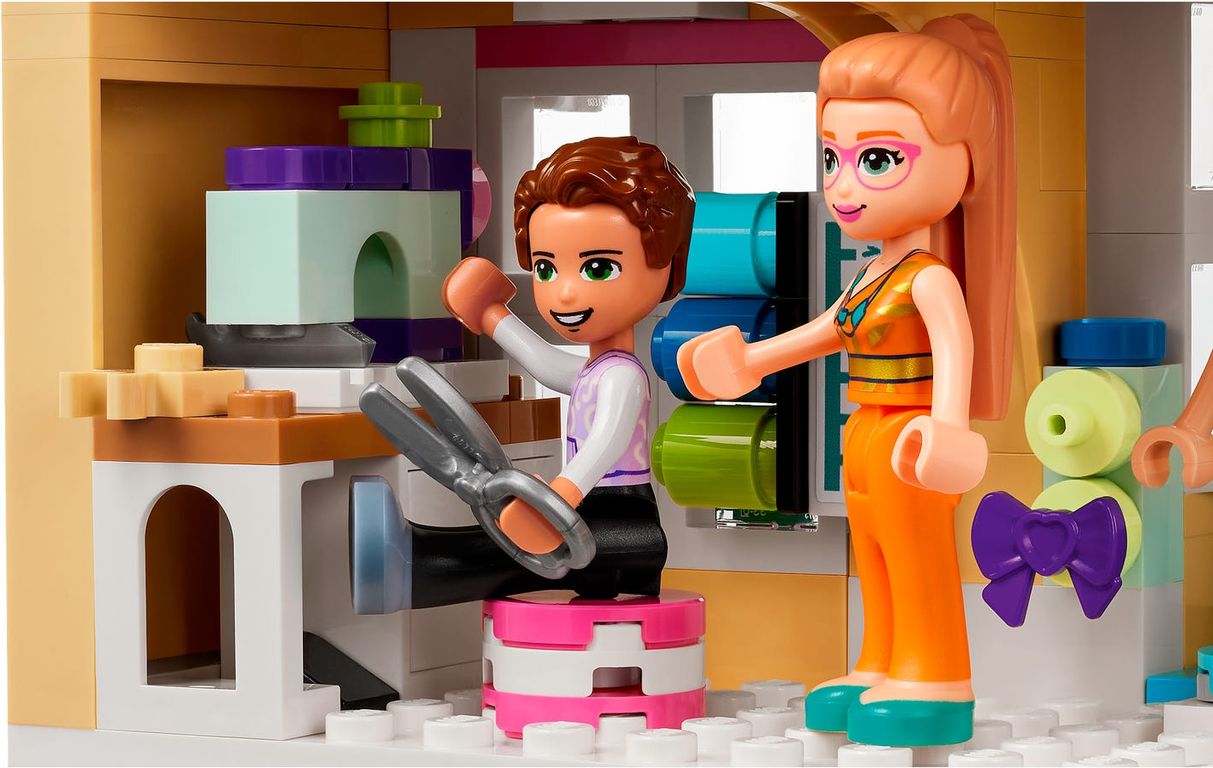 LEGO® Friends Emma's Art School minifigures