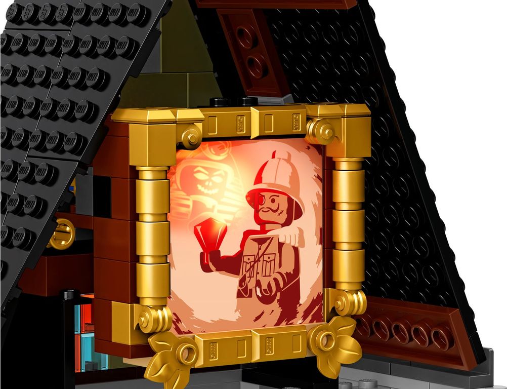 LEGO® Icons Haunted House components