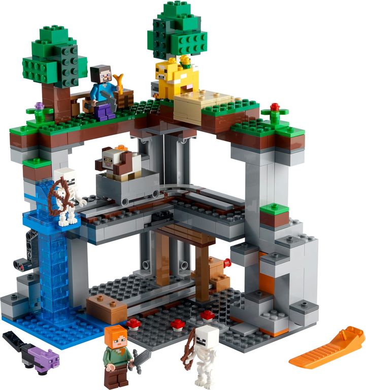 LEGO® Minecraft The First Adventure components